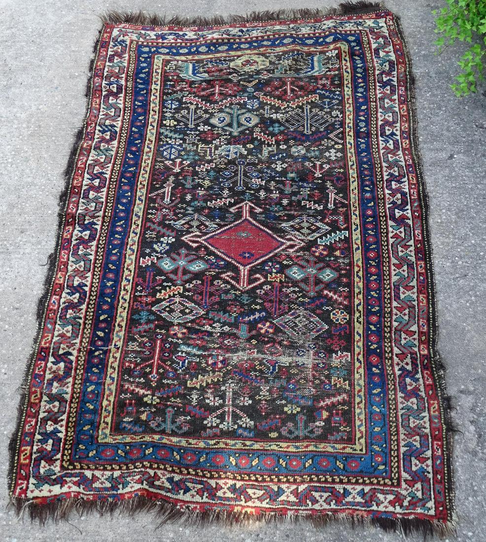 ORIENTAL THROW RUG WITH RED DIAMOND CENTER: ORIENTAL THROW RUG WITH RED DIAMOND CENTER 5'7 X 3'5