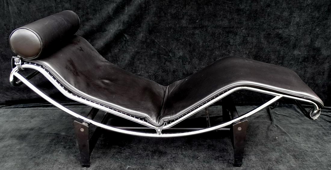 LE CORBUSIER STYLE CHAISE LONGUE: LE CORBUSIER STYLE CHROME & LEATHER CHAISE LONGUE. NO LABELS. ONE AREA TO METAL BASE HAS PAINT LOSS.