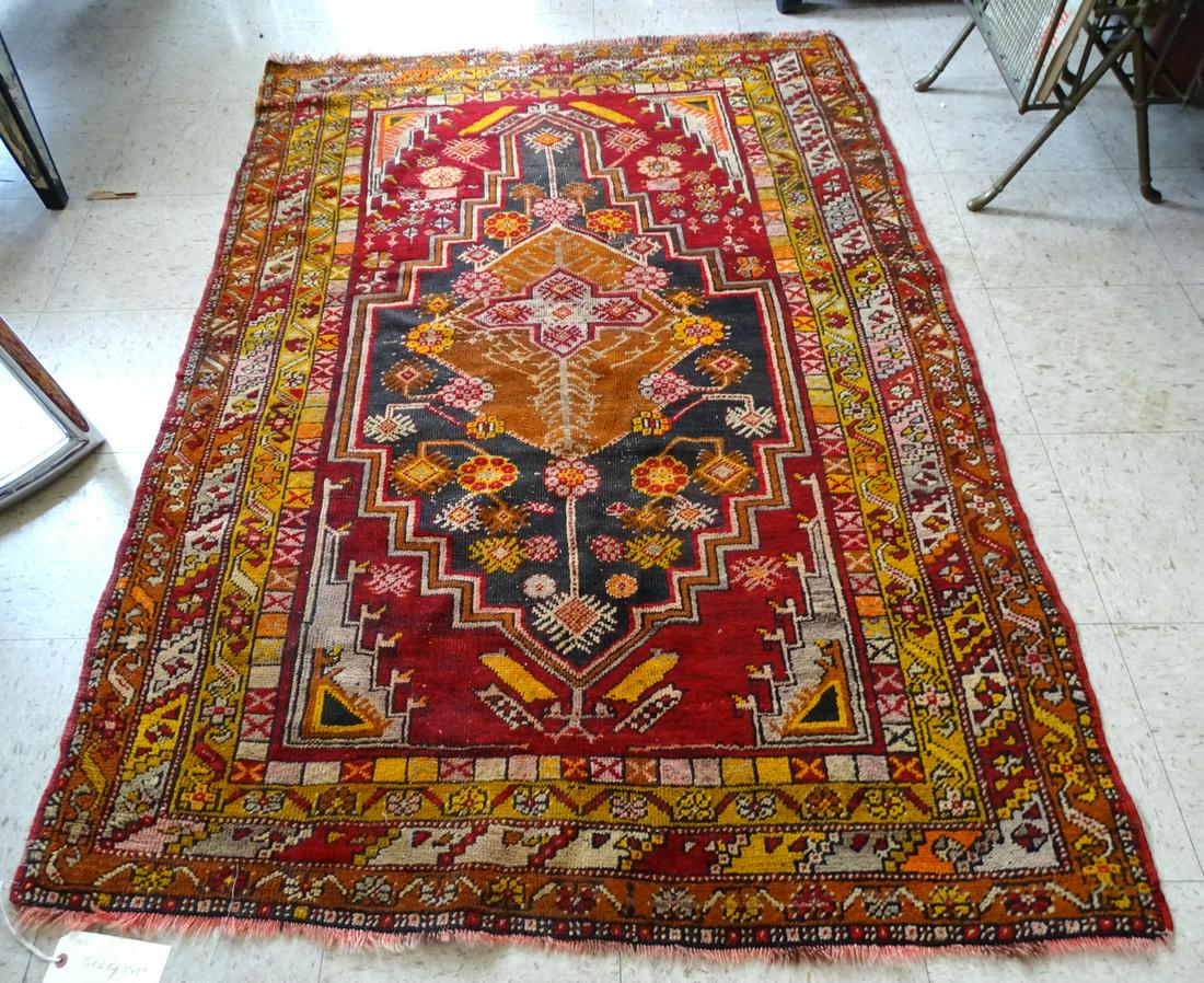 TURKISH THROW RUG: TURKISH THROW RUG 3' 11''X 5' 9''
