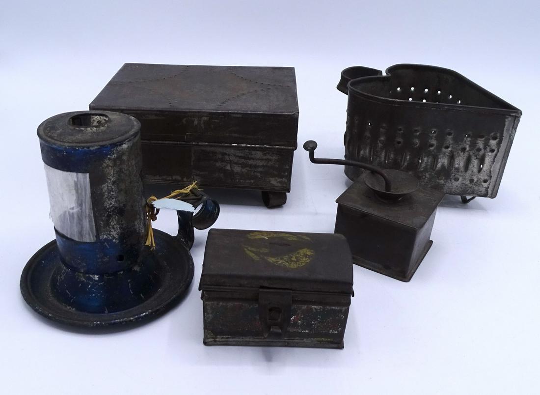 19TH C. LOT 0F 5 TIN PIECES: 19TH C. LOT 0F 5 TIN PIECES INC.: OIL LAMP & TOY COFFEE GRINDER