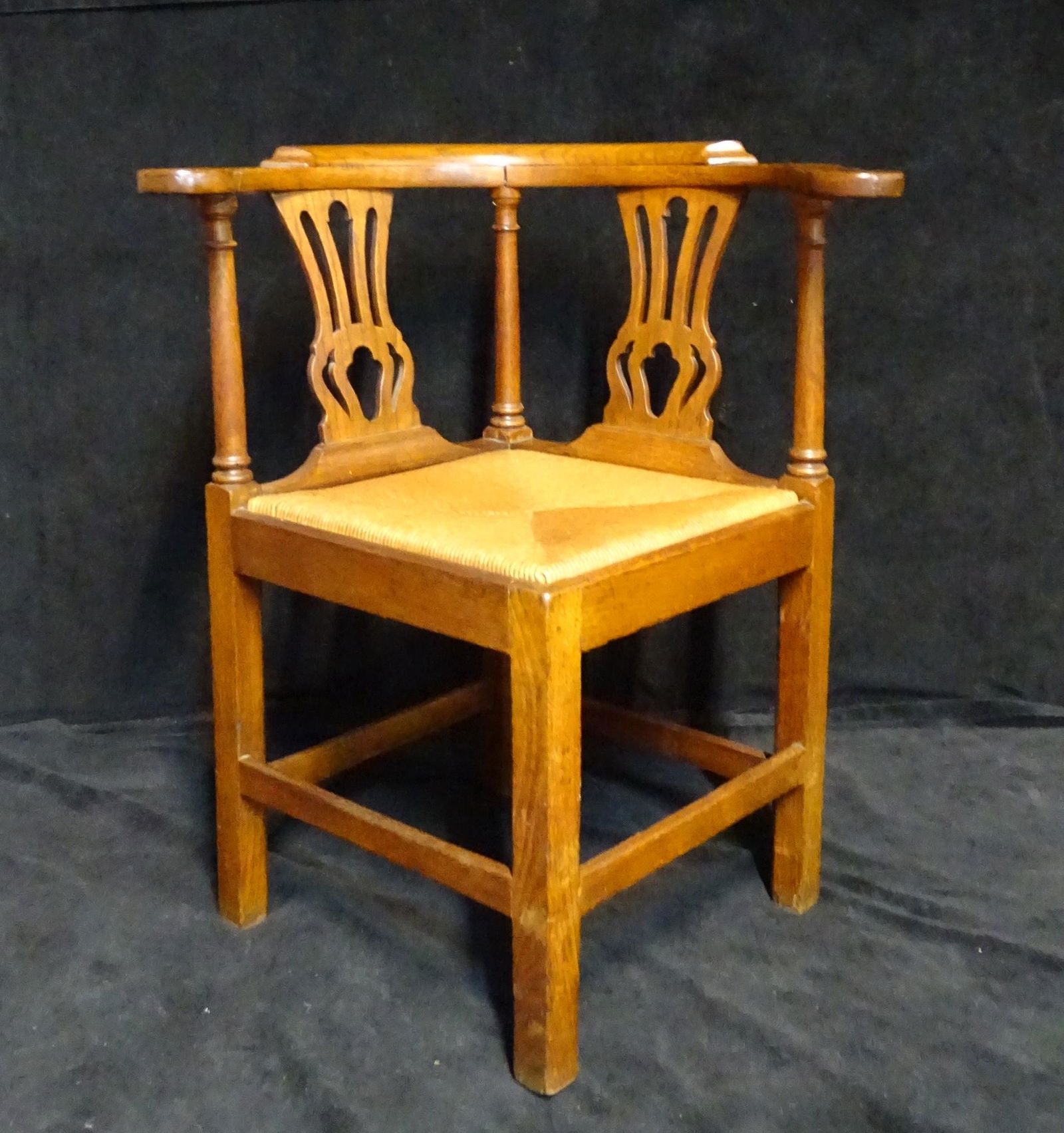 19TH C. ENGLISH CORNER CHAIR: 19TH C. ENGLISH MAHOGANY CORNER CHAIR 31"H 27"W 24"D