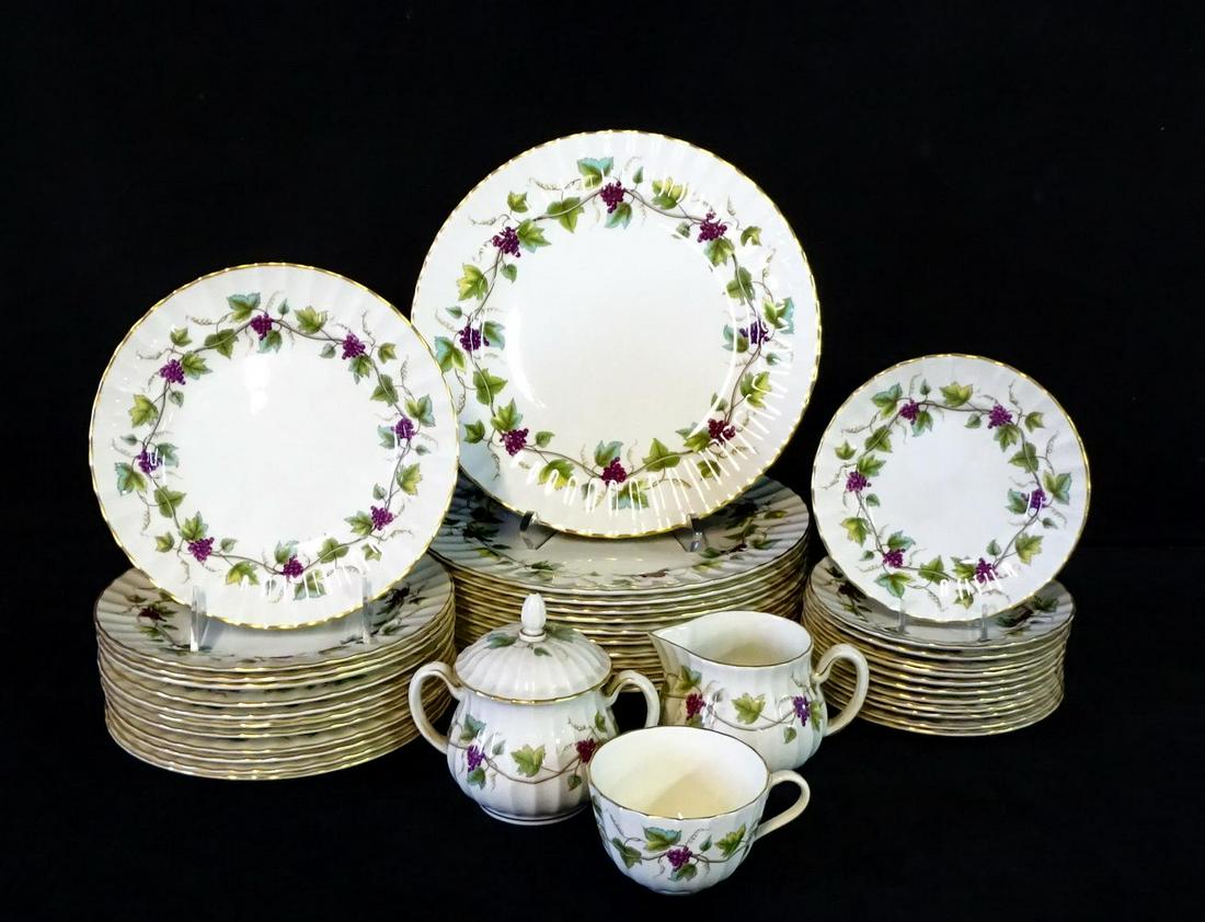 39 PCS. ROYAL WORCESTER BACCHANAL PATTERN DINNERWARE: 39 PCS. ROYAL WORCESTER BACCHANAL PATTERN DINNERWARE