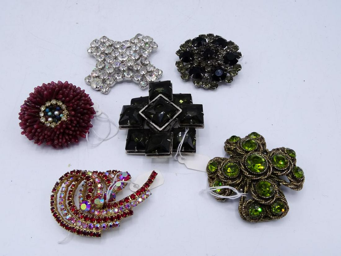 6 BROOCHES OF VARIOUS STONES 1 GROPIX (GEOFFREY BEENE: 6 BROOCHES OF VARIOUS STONES 1 GROPIX (GEOFFREY BEENE FOUNDATION)