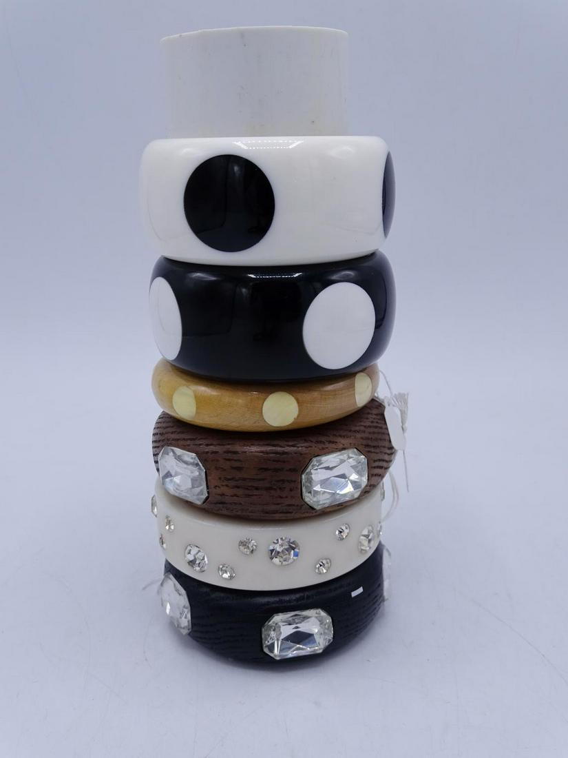 6 BANGLE BRACELETS INC. LUCITE, WOOD & BAKELITE: 6 BANGLE BRACELETS INC. LUCITE, WOOD & BAKELITE (GEOFFREY BEENE FOUNDATION)