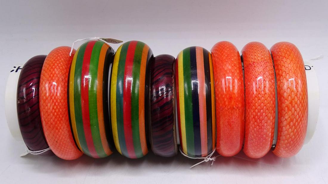 9 ASSORTED BANGLE BRACELETS (GEOFFREY BEENE: 9 ASSORTED BANGLE BRACELETS (GEOFFREY BEENE FOUNDATION)