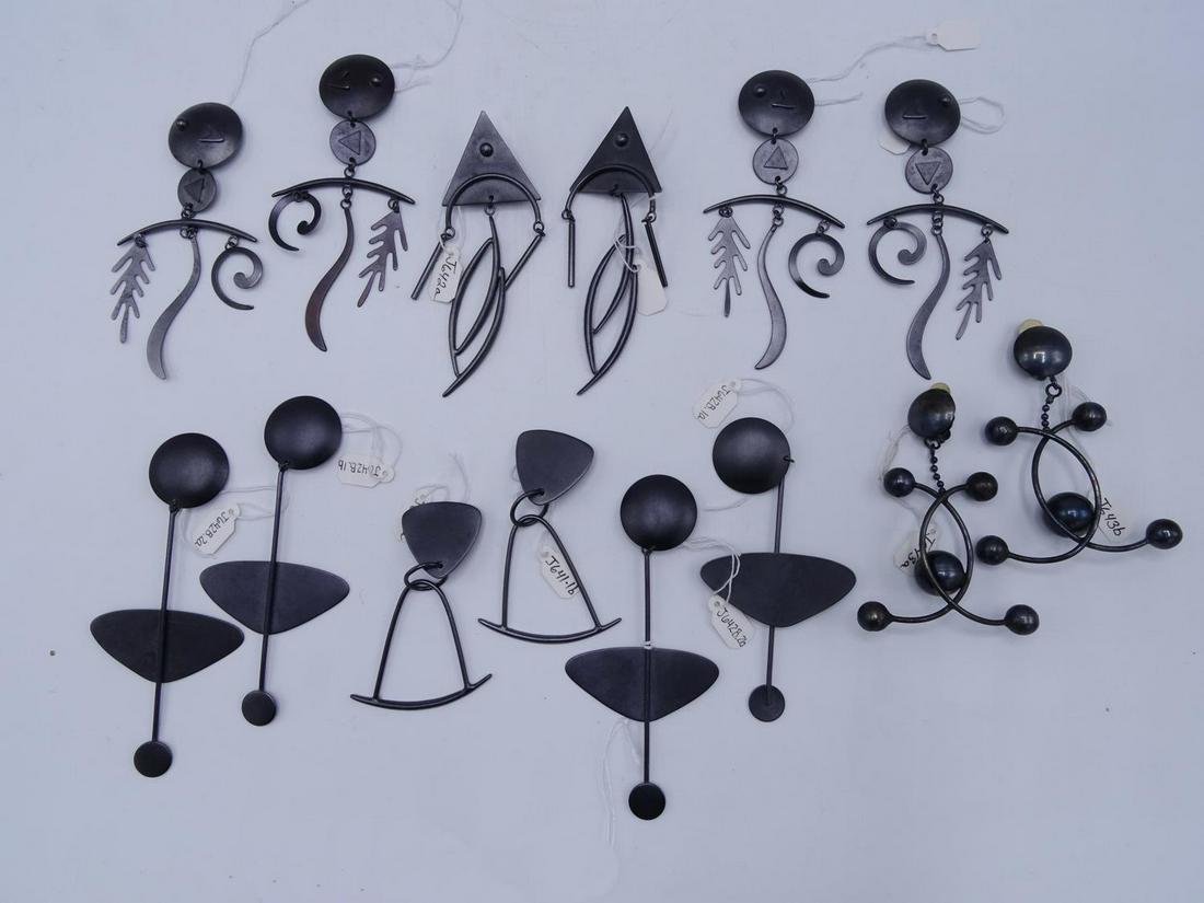 8 PAIRS KRAMER GEOMETRIC CLIP EARRINGS (GEOFFREY BEENE: 8 PAIRS KRAMER GEOMETRIC CLIP EARRINGS (GEOFFREY BEENE FOUNDATION)