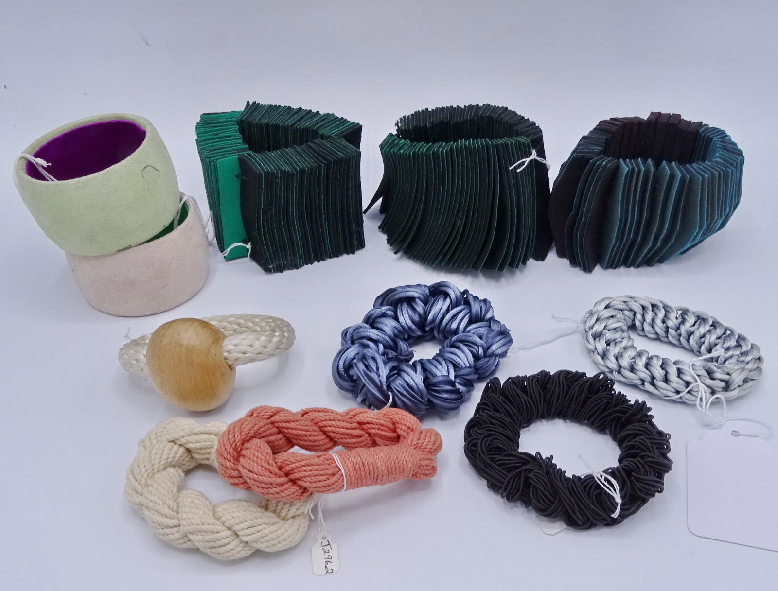 TRAY LOT CLOTH BRACELETS (GEOFFREY BEENE FOUNDATION): TRAY LOT CLOTH BRACELETS (GEOFFREY BEENE FOUNDATION)
