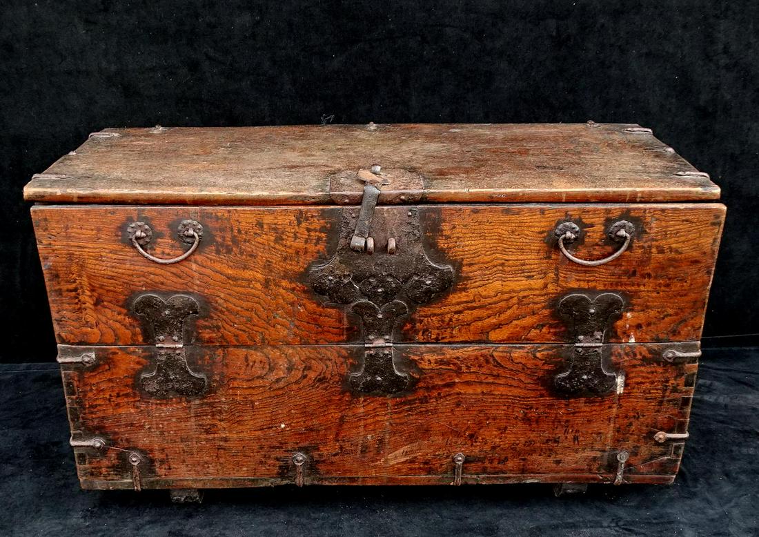 CHINESE TANSU / KOREAN BLANKET CHEST: CHINESE TANSU / KOREAN BLANKET CHEST 19"H 34"L 15.5"D