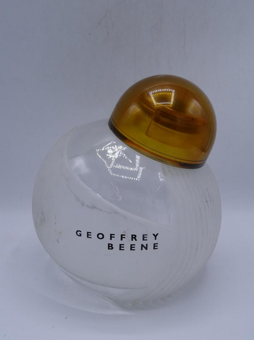 GEOFFREY BEENE JAR: GEOFFREY BEENE JAR 9"H 8.5" DIA.