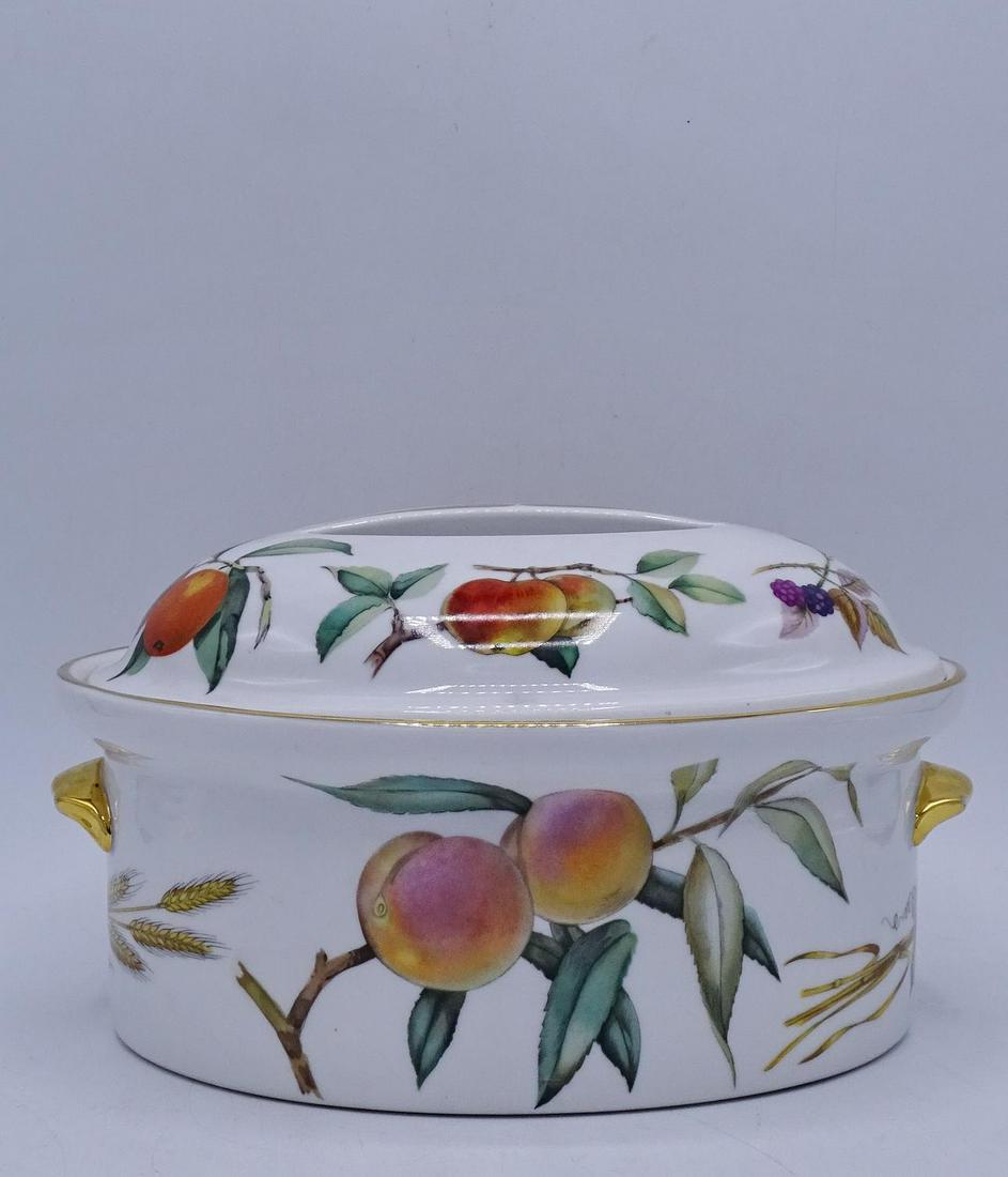 ROYAL WORCESTER COVERED TUREEN: ROYAL WORCESTER COVERED TUREEN 6"H 10"L 7"D