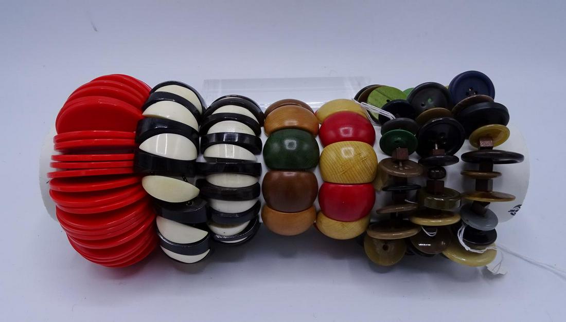 GROUP OF 8 EXPANDABLE BANGLE BRACELETS: GROUP OF 8 EXPANDABLE BANGLE BRACELETS GEOFFREY BEENE FOUNDATION