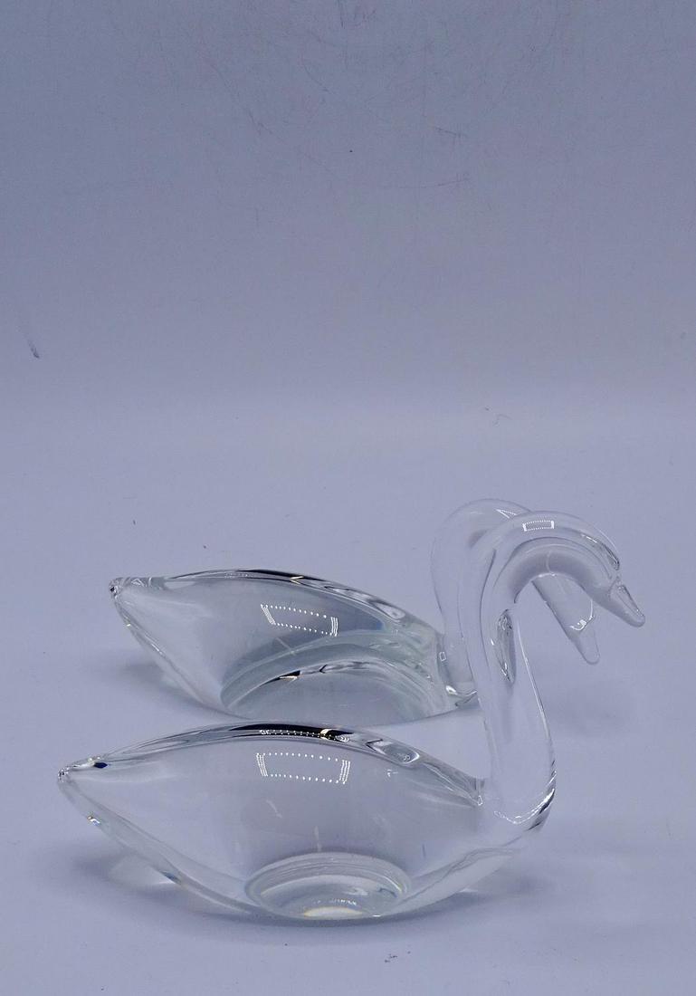 2 STEUBEN CRYSTAL SWANS 5" X 7" LARGEST: 2 STEUBEN CRYSTAL SWANS 5" X 7" LARGEST