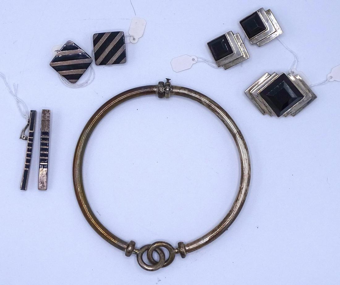 LOT ASSORTED STERLING SILVER JEWELRY: LOT ASSORTED STERLING SILVER JEWELRY GEOFFREY BEENE FOUNDATION