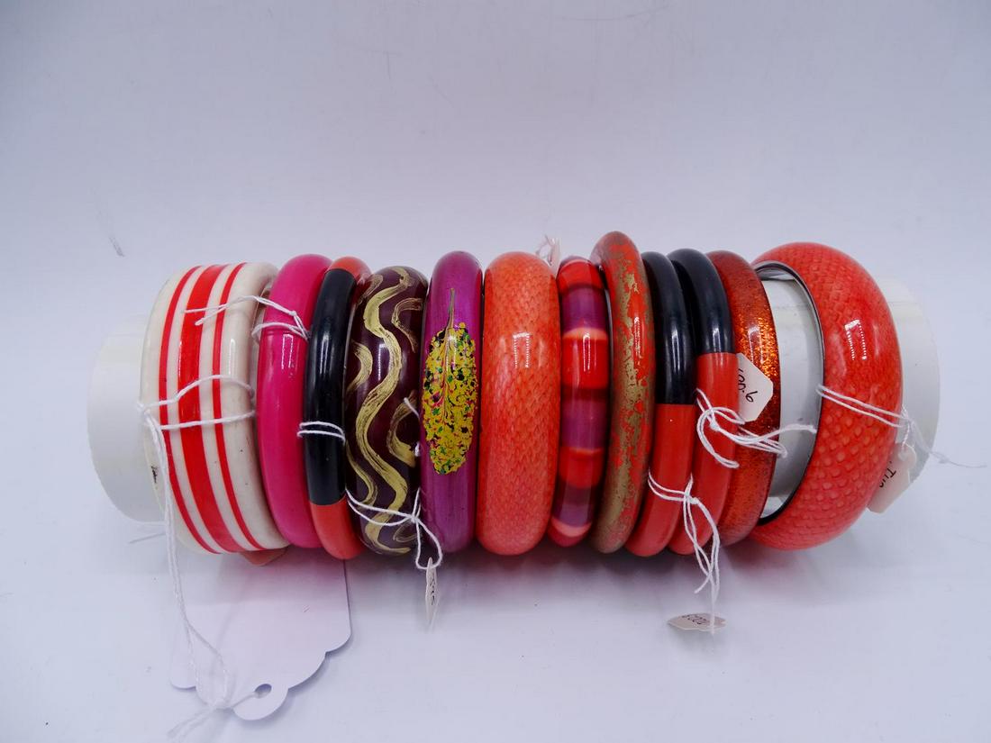 12 PLASTIC BANGLES: 12 PLASTIC BANGLES GEOFFREY BEENE FOUNDATION