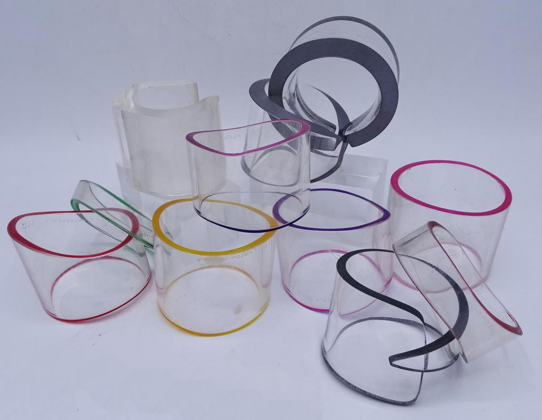 LOT 10 LUCITE & BANGLE BRACELETS (GEOFFREY BEENE: LOT 10 LUCITE & BANGLE BRACELETS (GEOFFREY BEENE FOUNDATION)