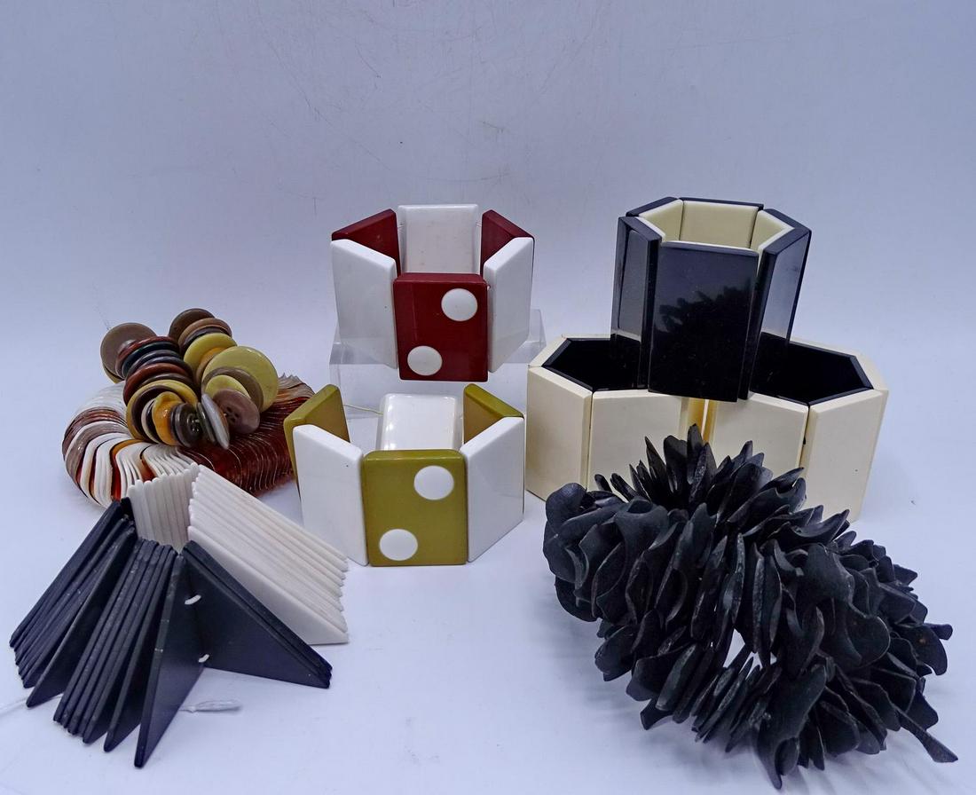 ASSORTED LOT 10 EXPANDABLE BRACELETS (GEOFFREY BEENE: ASSORTED LOT 10 EXPANDABLE BRACELETS (GEOFFREY BEENE FOUNDATION)