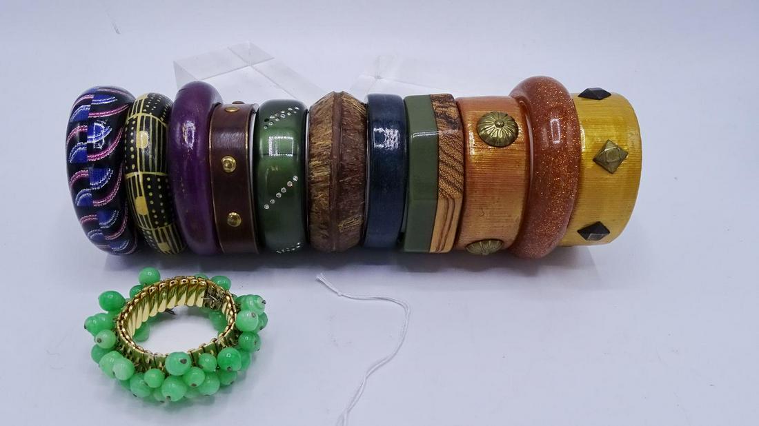 GROUP 12 ASSORTED BANGLE BRACELETS (GEOFFREY BEENE: GROUP 12 ASSORTED BANGLE BRACELETS (GEOFFREY BEENE FOUNDATION)