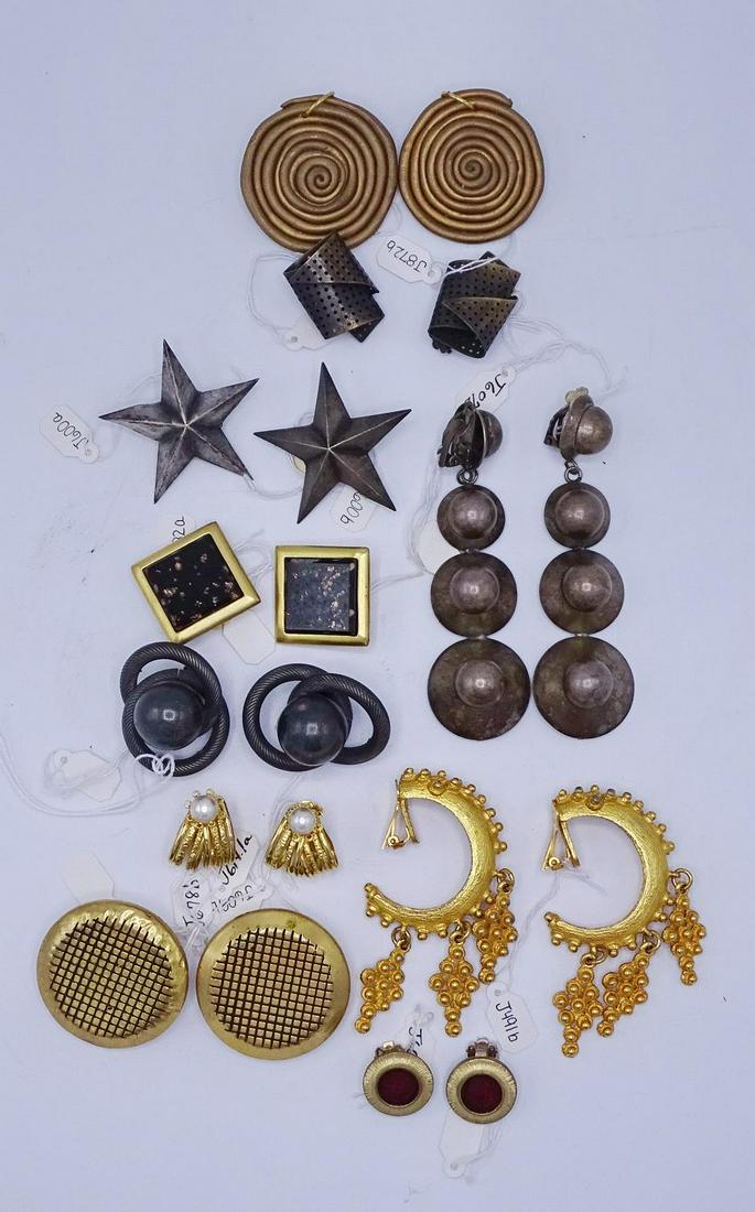 10 PR. CLIP EARRINGS (GEOFFREY BEENE FOUNDATION): 10 PR. CLIP EARRINGS (GEOFFREY BEENE FOUNDATION)