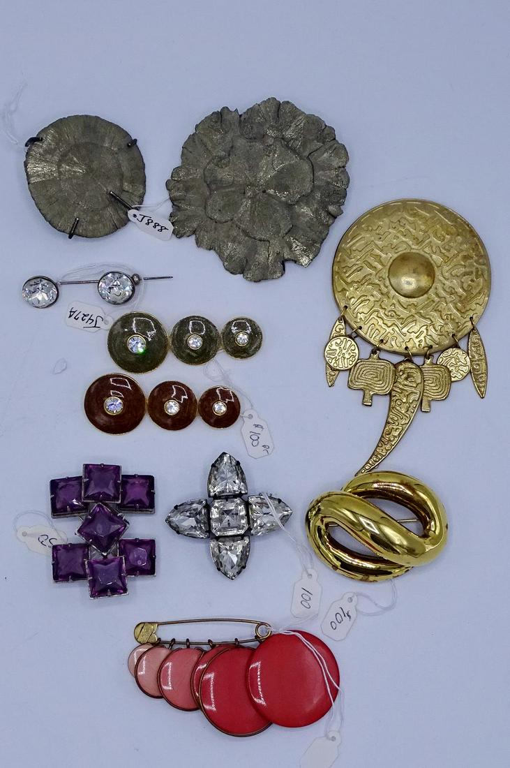 TRAY 10 BROOCHES (GEOFFREY BEENE FOUNDATION): TRAY 10 BROOCHES (GEOFFREY BEENE FOUNDATION)