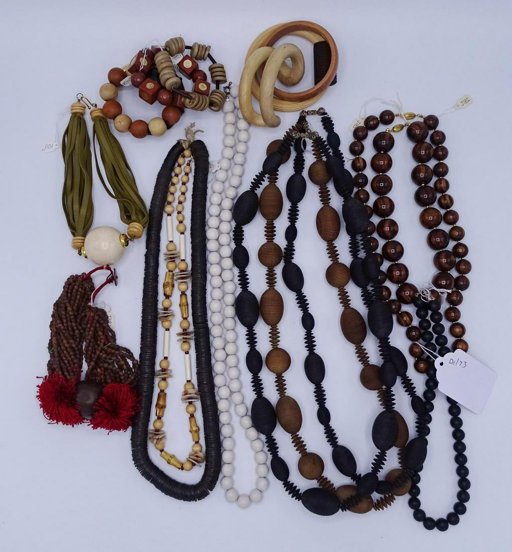 ASSORTED WOOD NECKLACES & BRAELETS (GEOFFREY BEENE: ASSORTED WOOD NECKLACES & BRAELETS (GEOFFREY BEENE FOUNDATION)