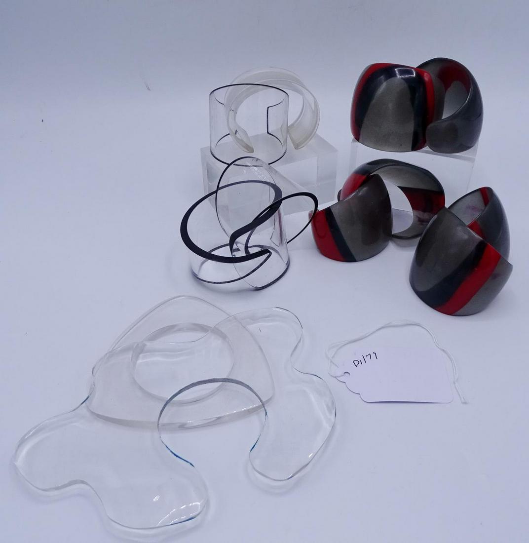 TRAY PLASTIC & LUCITE BRACELETS (GEOFFREY BEENE: TRAY PLASTIC & LUCITE BRACELETS (GEOFFREY BEENE FOUNDATION)
