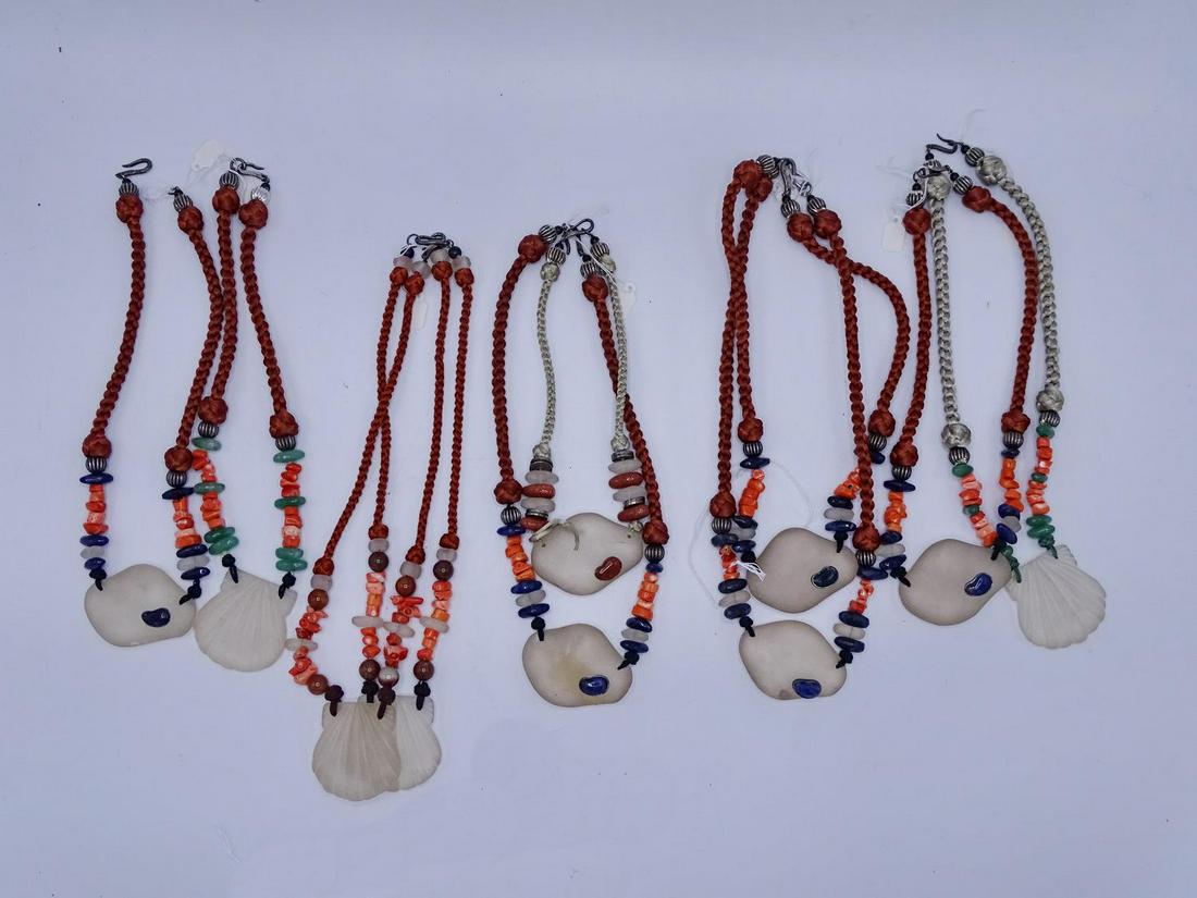 LOT 10 LALIQUE STYLE NECKLACES (GEOFFREY BEENE: LOT 10 LALIQUE STYLE NECKLACES (GEOFFREY BEENE FOUNDATION)