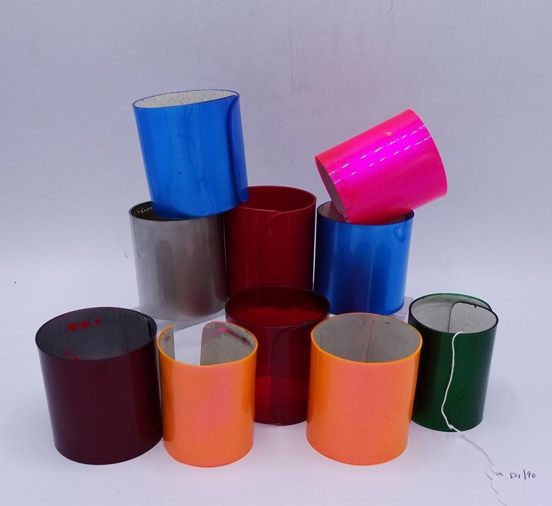 GROUP 10 PLASTIC BANGLE BRACELETS SGN. CRONENGER: GROUP 10 PLASTIC BANGLE BRACELETS SGN. CRONENGER (GEOFFREY BEENE FOUNDATION)