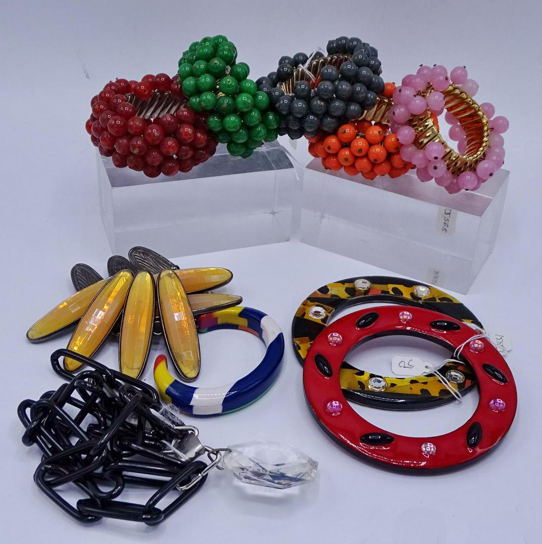 LOT 10 ASSORTED BRACELETS (GEOFFREY BEENE FOUNDATION): LOT 10 ASSORTED BRACELETS (GEOFFREY BEENE FOUNDATION)