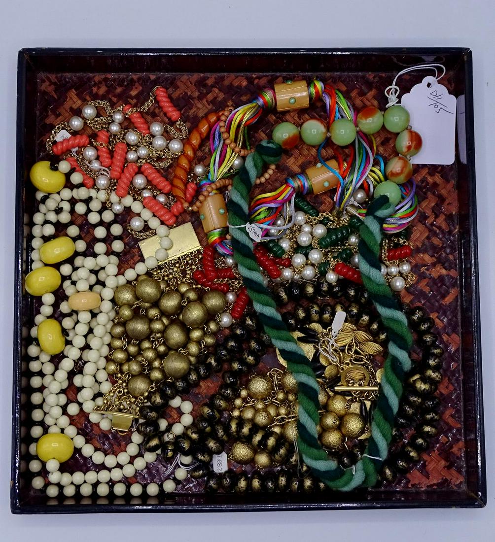 TRAY ASSORTED BRACELETS & NECKLACES (GEOFFREY BEENE: TRAY ASSORTED BRACELETS & NECKLACES (GEOFFREY BEENE FOUNDATION)
