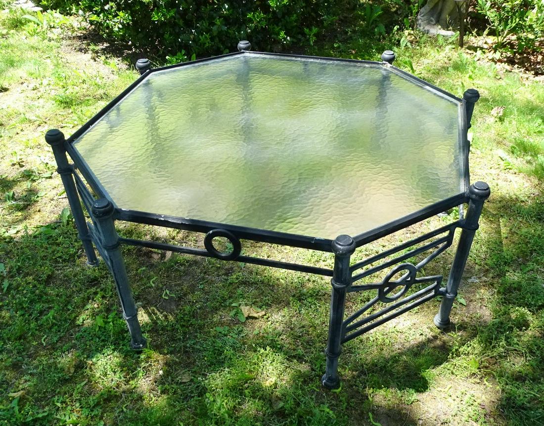 WOODARD (?) OCTAGONAL TABLE 18H 40''DIA.: WOODARD (?) OCTAGONAL TABLE 18H 40''DIA.