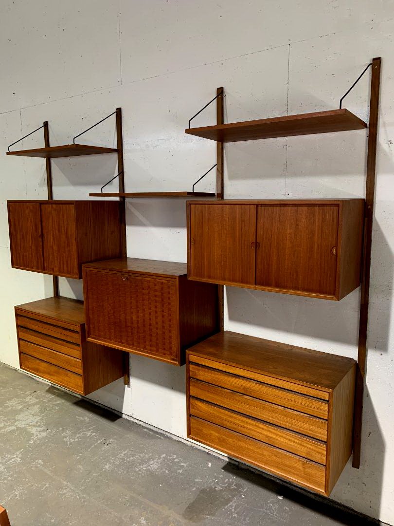 POUL CADOVIUS DANISH MODERN WALL SYSTEM: POUL CADOVIUS DANISH MODERN WALL SYSTEM 80"H 99"W 16"D