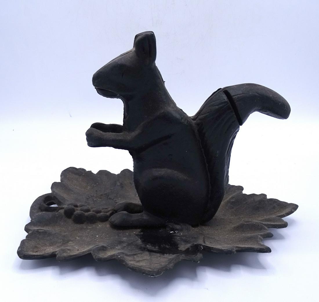 CAST IRON SQUIRREL FIGURAL NUT CRACKER 8"H: CAST IRON SQUIRREL FIGURAL NUT CRACKER 8"H