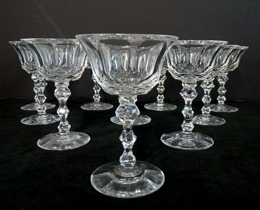 SET OF 10 WINE GLASSES: SET OF 10 WINE GLASSES 5.25"T X 3.5" DIA.