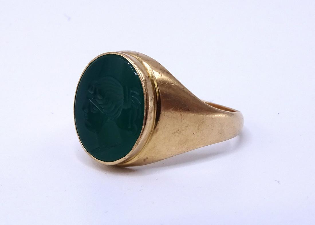 14 KT GOLD CHRYSOPRASE INTAGLIO RING 7.7 GRMS SIZE 12: 14 KT GOLD CHRYSOPRASE INTAGLIO RING 7.7 GRMS SIZE 12