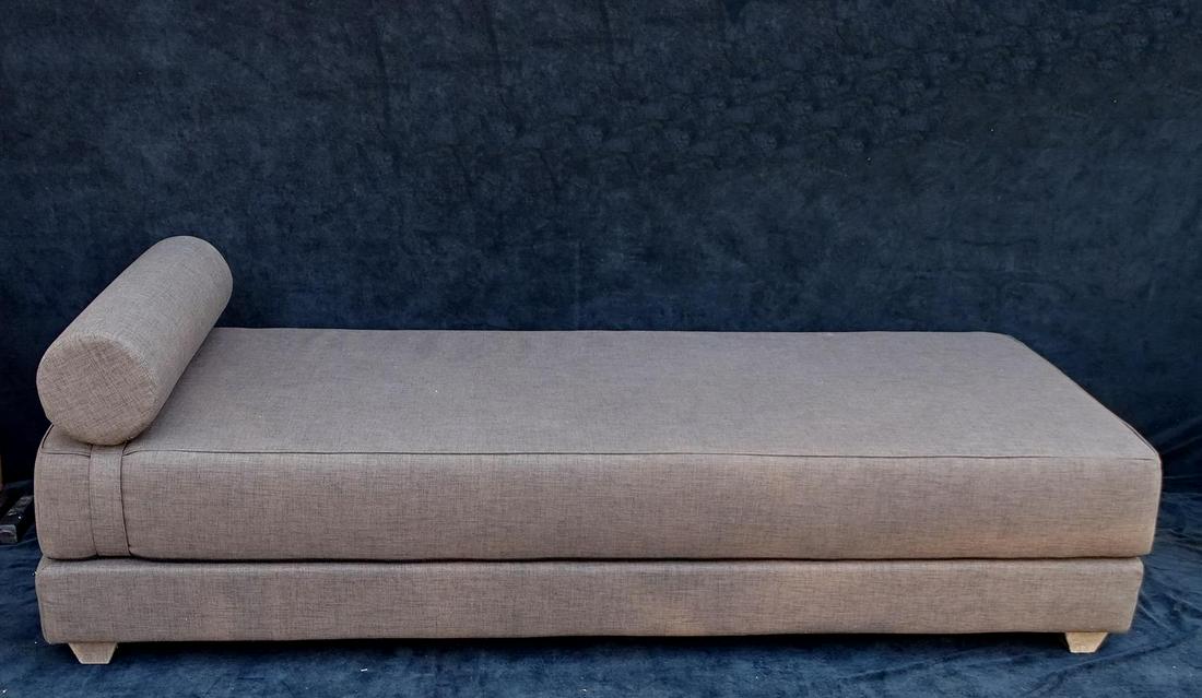 CUSTOM DECORATOR DAYBED: CUSTOM DECORATOR DAYBED 24"H 78"L 31.5"D