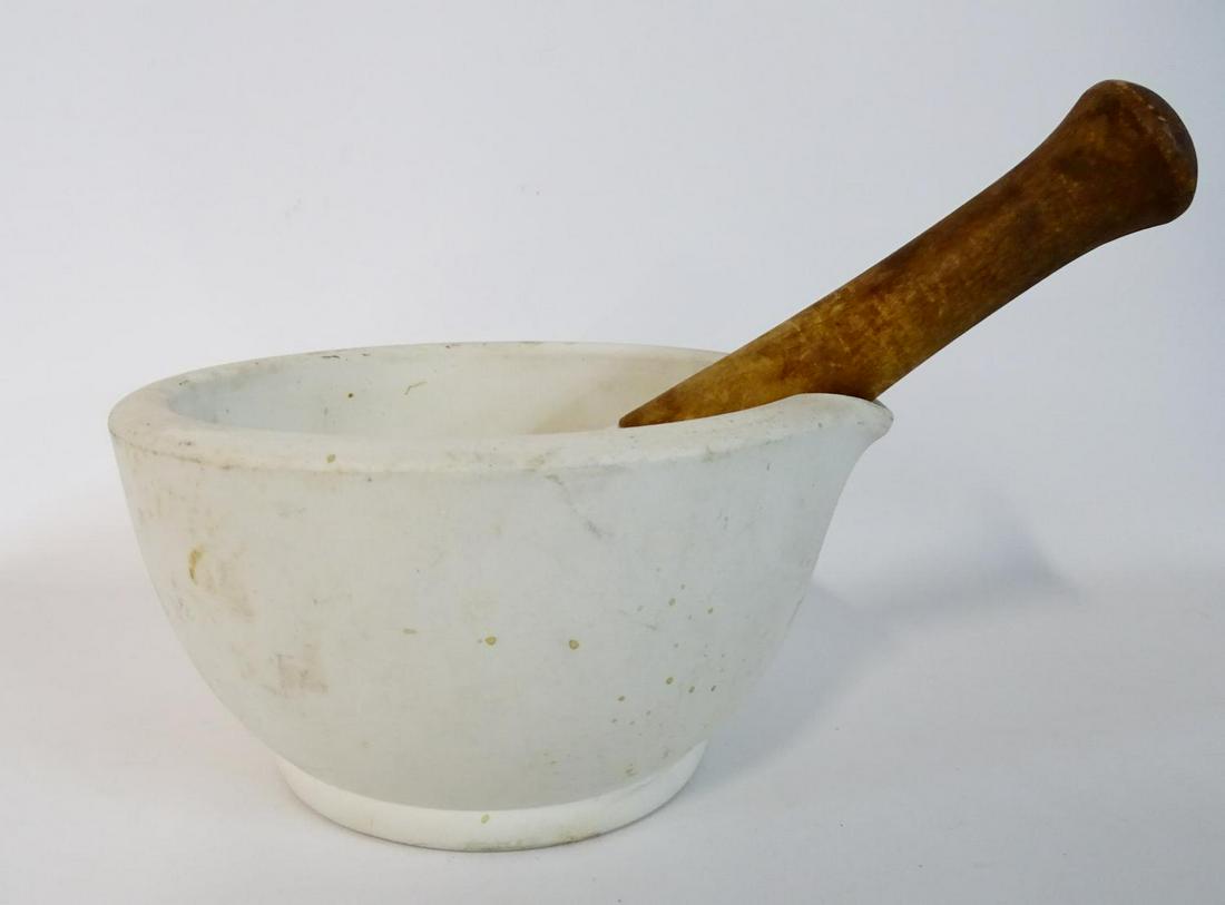 MORTAR & PESTLE MARKED T.M. & S. 8"DIA.: MORTAR & PESTLE MARKED T.M. & S. 8"DIA.