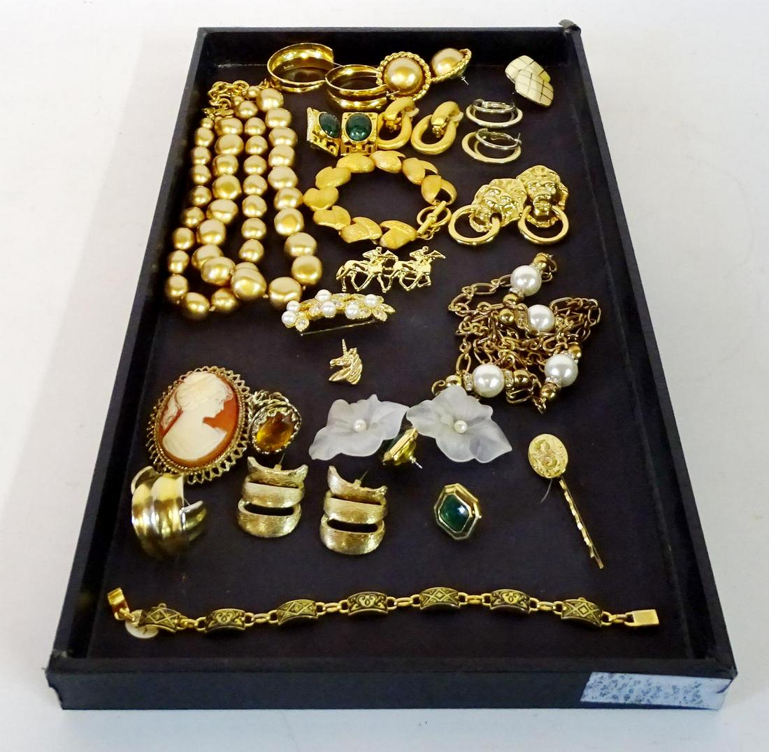 LOT GOLD TONE COSTUME JEWELRY INC. ANNE KLEIN & CAMEO: LOT GOLD TONE COSTUME JEWELRY INC. ANNE KLEIN & CAMEO