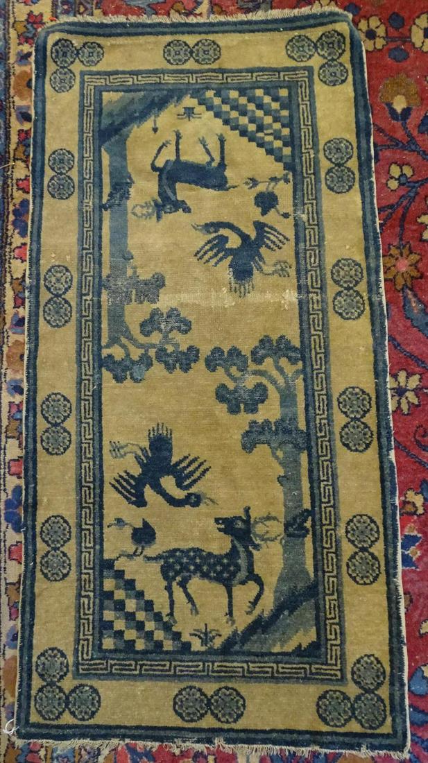 CHINESE THROW RUG 4'2 X 2: CHINESE THROW RUG 4'2 X 2