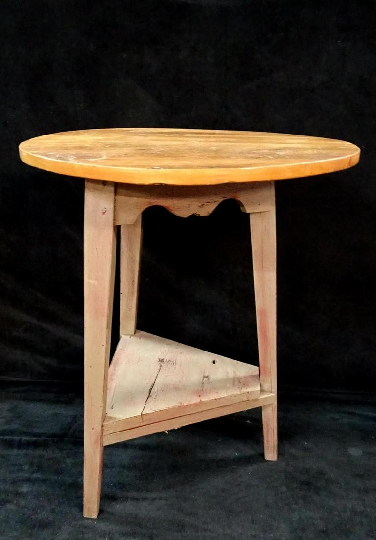 PRIMITIVE STYLE CIRCULAR 3 LEG TABLE 29.5"H 25.5" DIA.: PRIMITIVE STYLE CIRCULAR 3 LEG TABLE 29.5"H 25.5" DIA.