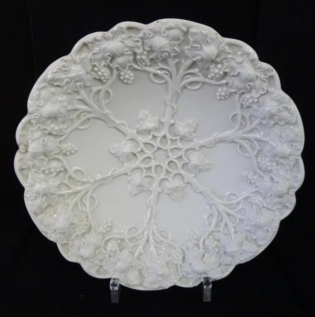 MEISSEN GRAPE MOTIF DISH 8.5" DIA.: MEISSEN GRAPE MOTIF DISH 8.5" DIA.