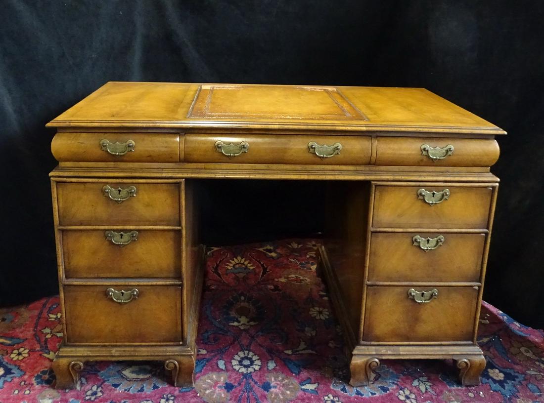 19TH C. ENGLISH 3 PART KNEEHOLE DESK 29.5"H 45"L 24"D (1 of 5)