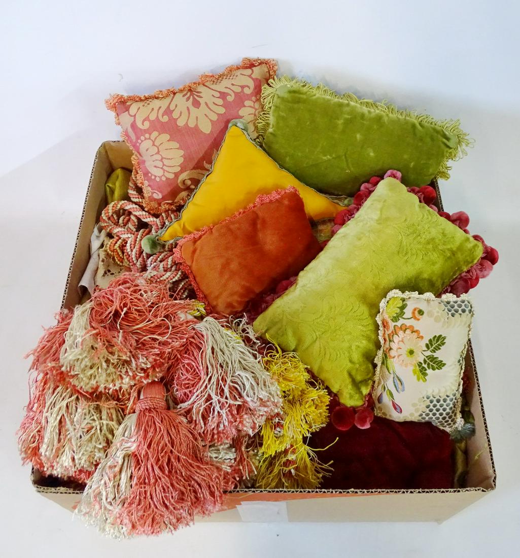 LOT PINK & GREEN LINENS INC. SILK VELVET TIE BACKS & (1 of 1)