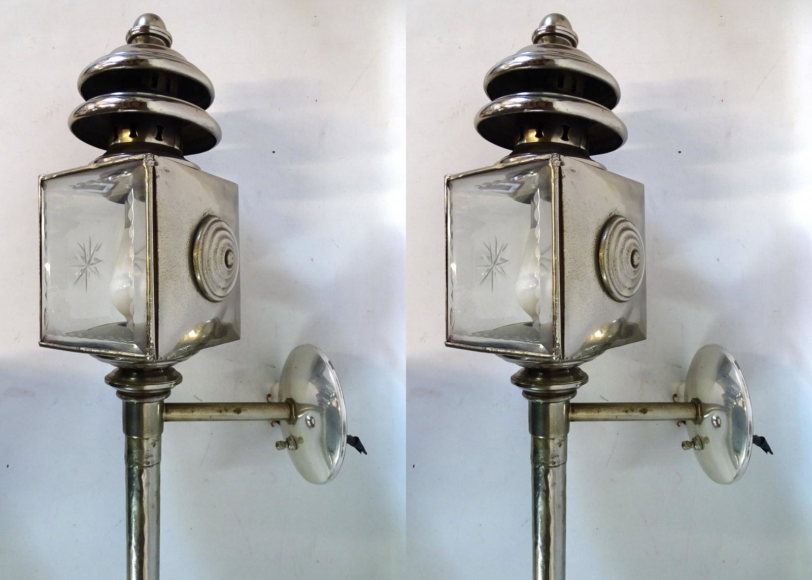 PR. RUSSIAN METAL & ETCHED GLASS COACH LANTERNS 23"H: PR. RUSSIAN METAL & ETCHED GLASS COACH LANTERNS 23"H 8"W 10"D