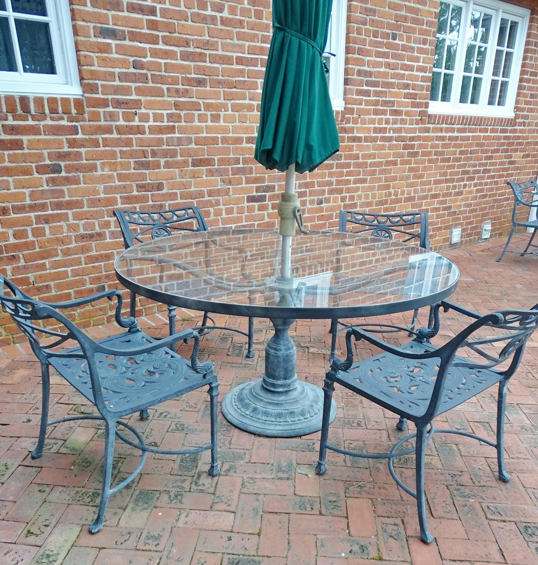 5 PC.. BROWN JORDAN CAST ALUM.OUTDOOR SET W/UMBRELLA (1 of 4)