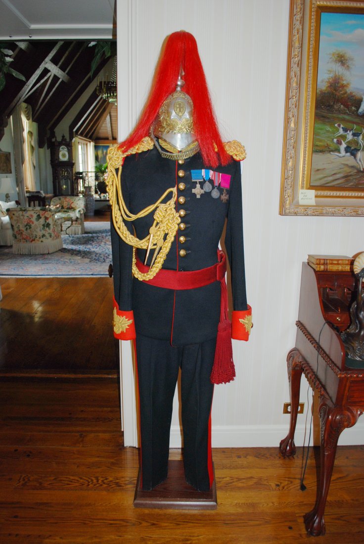 COMPLETE BRITISH UNIFORM W/ HELMET+MEDALS: COMPLETE BRITISH UNIFORM W/ HELMET+MEDALS
