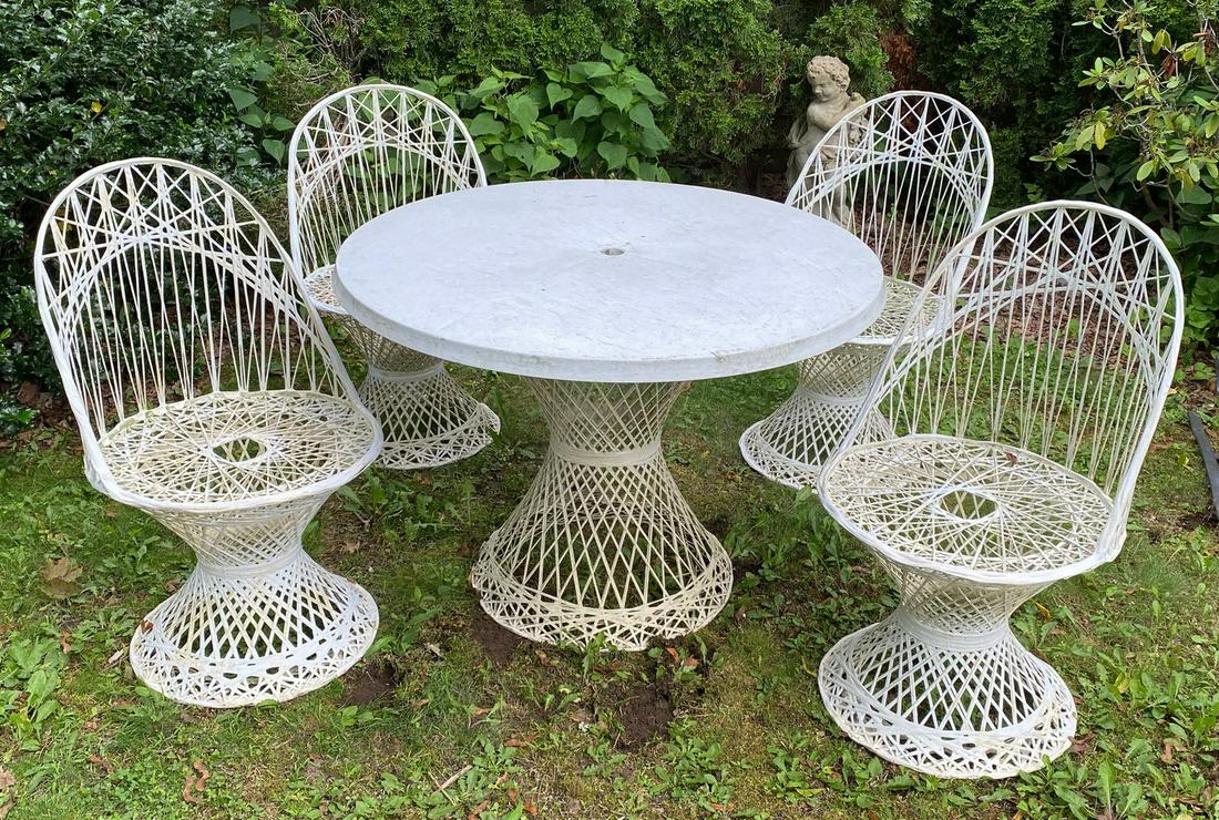 WOODARD SPUN FIBERGLASS ROUND TABLE/ 4 CHAIRS  36" X (1 of 7)