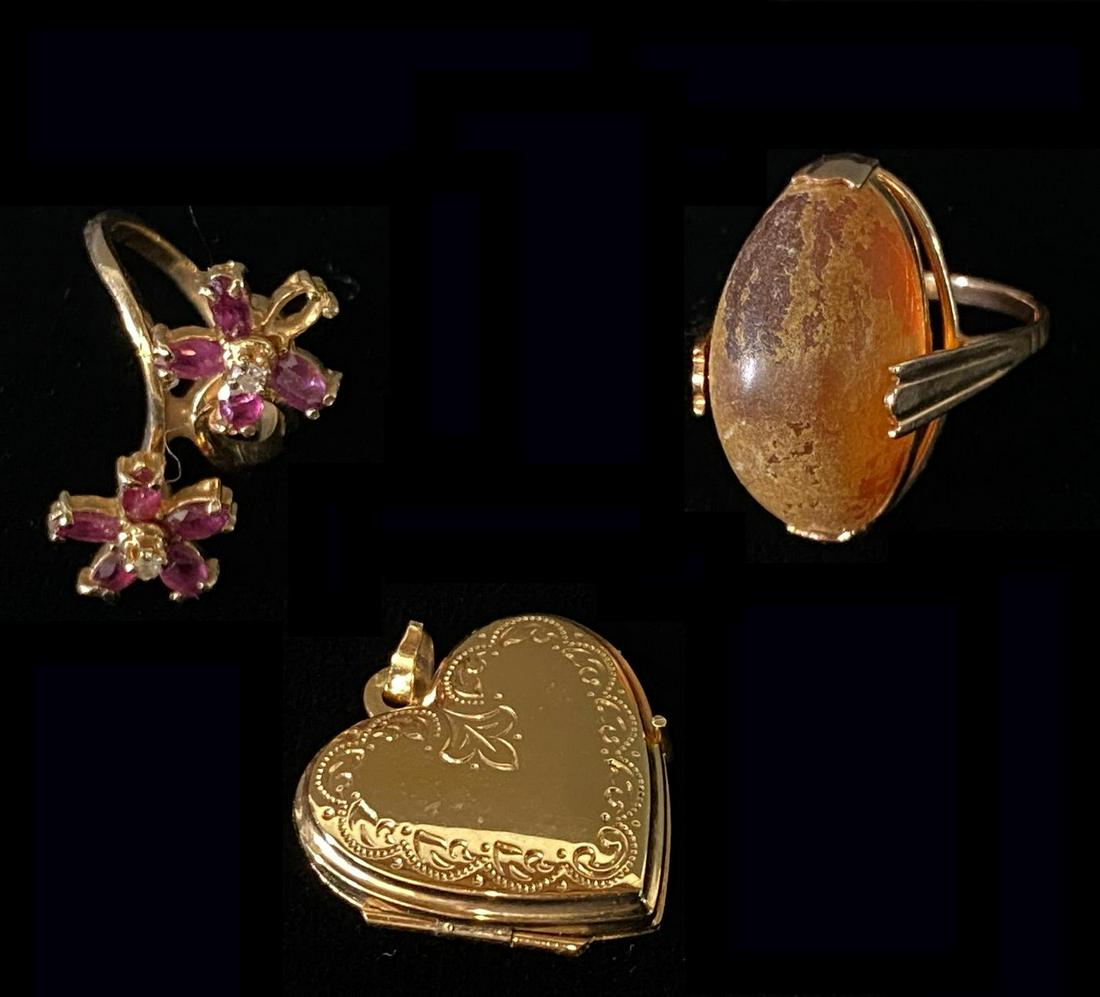 14KT GOLD HEART AND 2 RINGS 4DWT. (1 of 5)