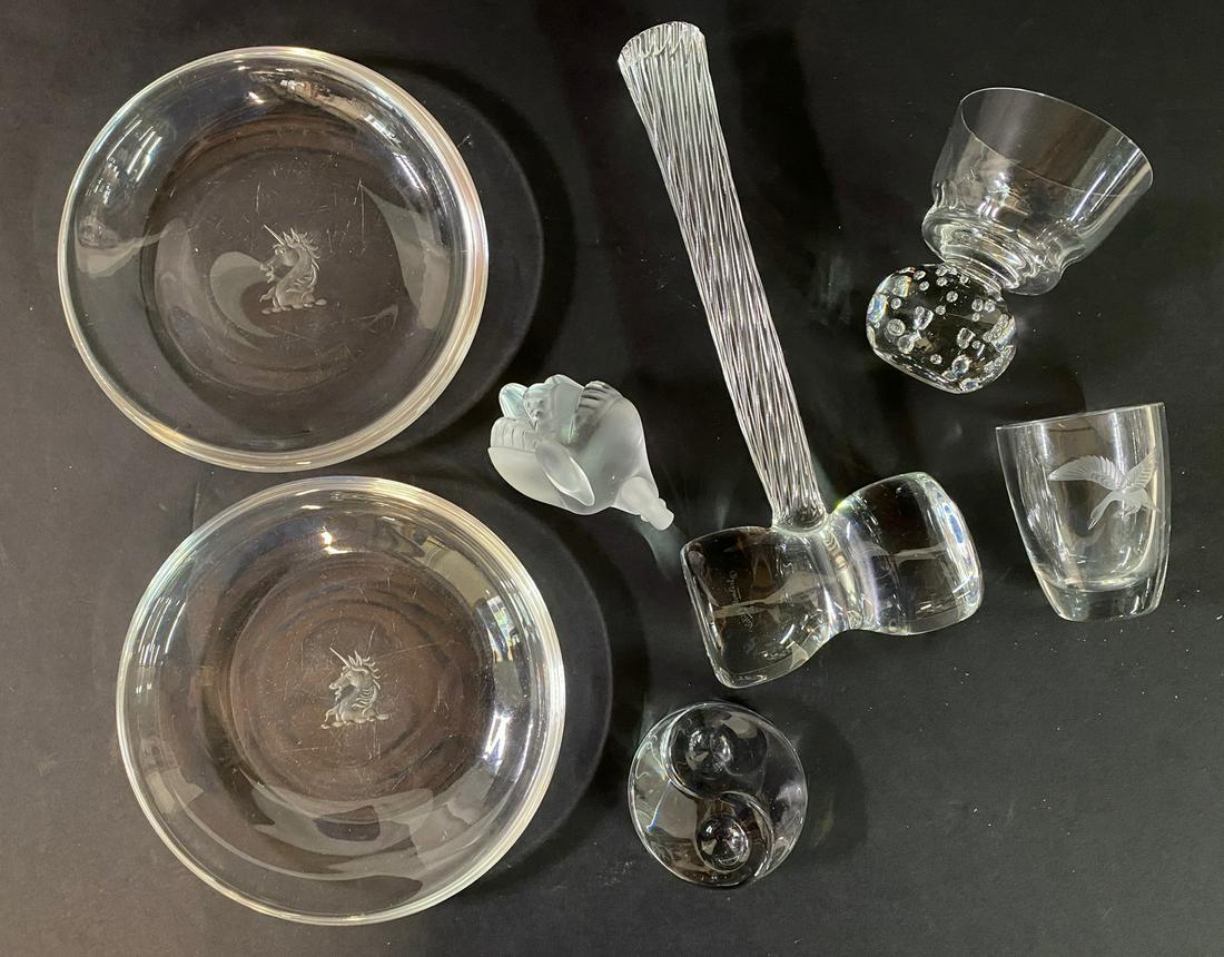 LOT OF CRYSTAL INCLUDING STEUBEN, ST. LAMBERT & LALIQUE: LOT OF CRYSTAL INCLUDING STEUBEN, ST. LAMBERT & LALIQUE (INCLUDING GAVEL) 9" LONGEST