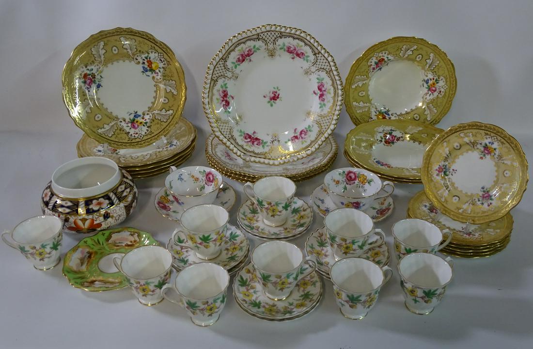 INCLUSIVE LOT OF ENGLISH PORCELAIN. DINNERWARE INC. (1 of 14)