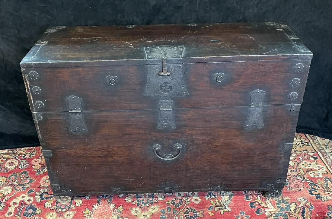 CHINESE THOMPSON CHEST 28.5X42X16.5: CHINESE THOMPSON CHEST 28.5X42X16.5